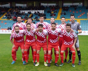 Carmona (primero por la esquina superior derecha), Zazu (segundo por la esquina inferior derecha) y Ruba (a la izquierda de Zuza) con la selección arlequinada. 