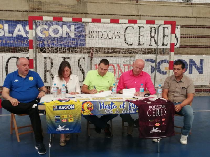 Firma del convenio Blasgon y Bodegas Ceres