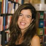 La escritora Marta Pérez-Carbonell visita la Biblioteca de Aranda de Duero 